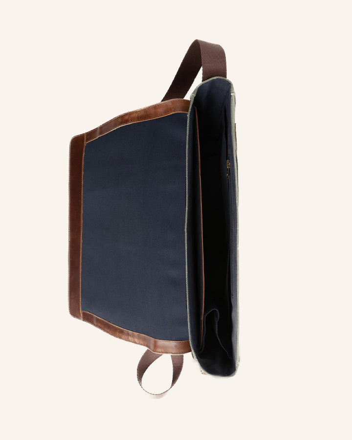 Buckle & Seam Times Messenger Bag Laptoptasche 15,6 Zoll Blau