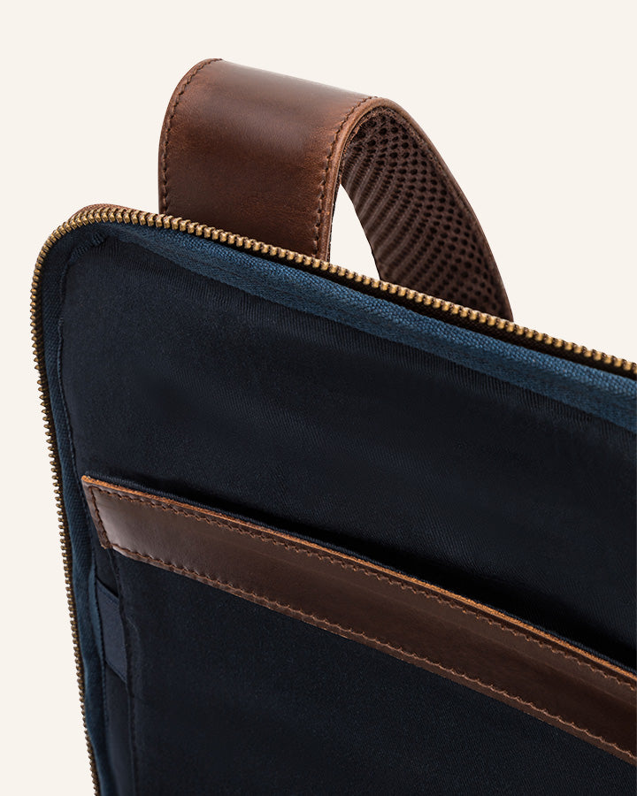 Buckle & Seam Leon Leder Rucksack Character Sale