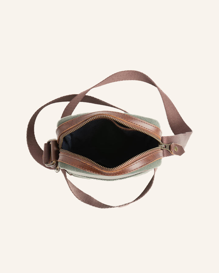 Buckle & Seam Runner Canvas Crossbody Bag Blau Innenfutter